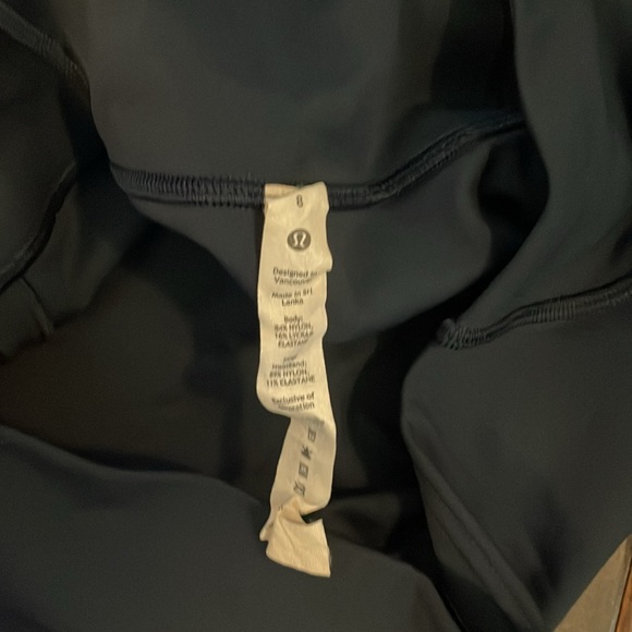 lululemon running shorts sz 8 in Navy - Picture 3 of 4